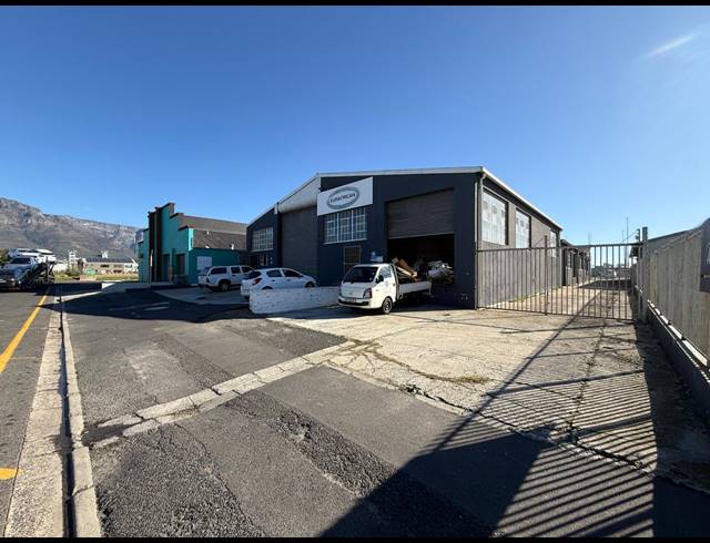 1,400M² WAREHOUSE TO LET IN PAARDEN EILAND